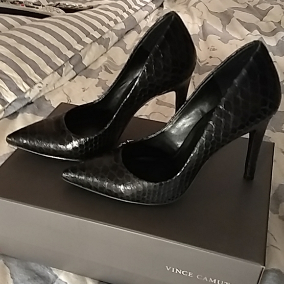 Vince Camuto Shoes - 🆕🥂FINAL MKDN! Vince Camuto Black Snake Pumps 6M